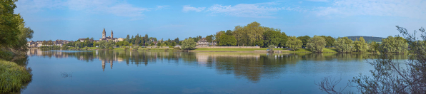 La ville de Tournus, vue d'amont, depuis la rive gauche de la Saône. © Région Bourgogne-Franche-Comté, Inventaire du patrimoine