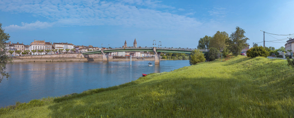 Le pont de Tournus, vu d'aval, depuis la rive gauche. © Région Bourgogne-Franche-Comté, Inventaire du patrimoine