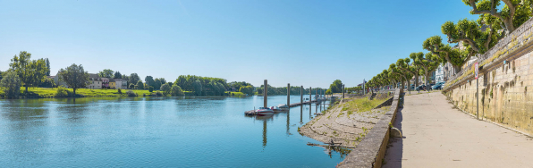 Le quai à gradins, vu d'amont, au niveau de la banquette de halage du pont. © Région Bourgogne-Franche-Comté, Inventaire du patrimoine