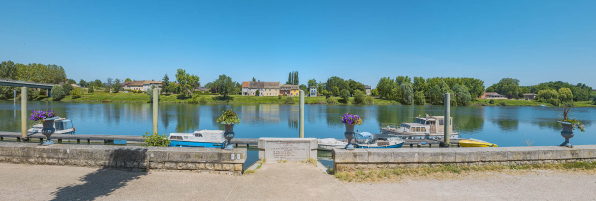 Quai de Verdun, en surplomb du port à gradins. © Région Bourgogne-Franche-Comté, Inventaire du patrimoine