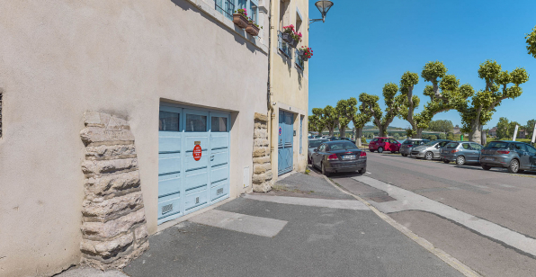 Repère de crue sur la façade d'une maison, quai du Midi. © Région Bourgogne-Franche-Comté, Inventaire du patrimoine