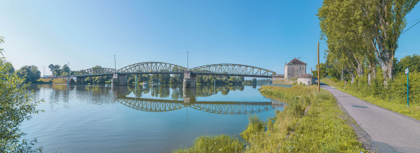 Le pont de Fleurville, vu d'amont, depuis la rive droite. © Région Bourgogne-Franche-Comté, Inventaire du patrimoine