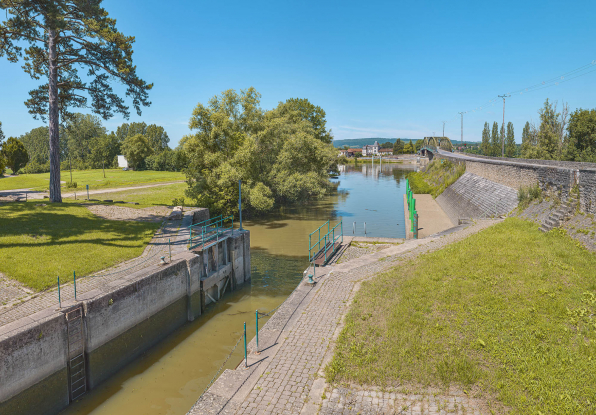 L'entrée du canal de Pont-de-Vaux à hauteur du pont de Fleurville. © Région Bourgogne-Franche-Comté, Inventaire du patrimoine