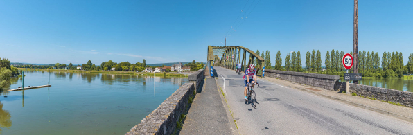 Le pont et le port de Fleurville depuis la rive gauche. © Région Bourgogne-Franche-Comté, Inventaire du patrimoine