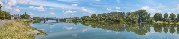 La Saône à hauteur du pont de Fleurville, vu depuis la rive droite.  © Région Bourgogne-Franche-Comté, Inventaire du patrimoine