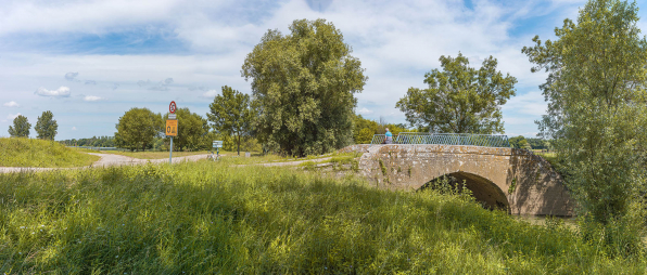 Le pont sur la Mouge, rive droite. © Région Bourgogne-Franche-Comté, Inventaire du patrimoine