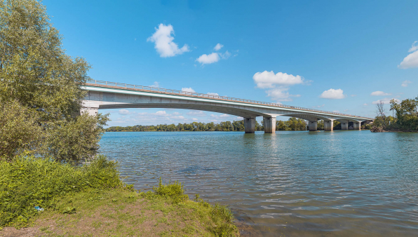 Vue d'ensemble du pont depuis la rive droite. © Région Bourgogne-Franche-Comté, Inventaire du patrimoine