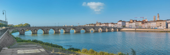 Le pont Saint-Laurent, vu d'amont, depuis la rive gauche. © Région Bourgogne-Franche-Comté, Inventaire du patrimoine