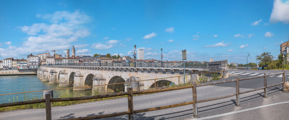 Vue d'ensemble du pont, d'aval et depuis la rive gauche. © Région Bourgogne-Franche-Comté, Inventaire du patrimoine