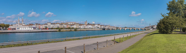 Les quais aval de la ville avec l'aménagement de l'esplanade Lamartine, vus depuis la rive gauche. © Région Bourgogne-Franche-Comté, Inventaire du patrimoine