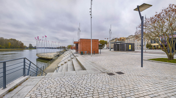 Quai Lamartine avec ses aménagements contemporains. © Région Bourgogne-Franche-Comté, Inventaire du patrimoine