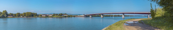 Vue d'ensemble du port et du pont d'Arciat, depuis la rive gauche de la Saône. © Région Bourgogne-Franche-Comté, Inventaire du patrimoine