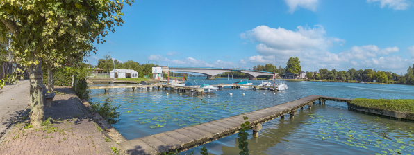 Le port et le pont de Saint-Romain, vus depuis la rive droite. © Région Bourgogne-Franche-Comté, Inventaire du patrimoine