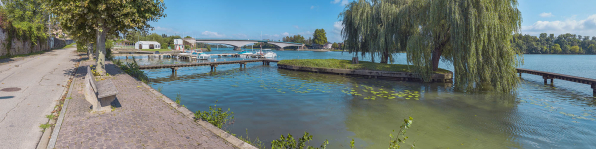 Le port et le pont de Saint-Romain, vus depuis la rive droite. © Région Bourgogne-Franche-Comté, Inventaire du patrimoine