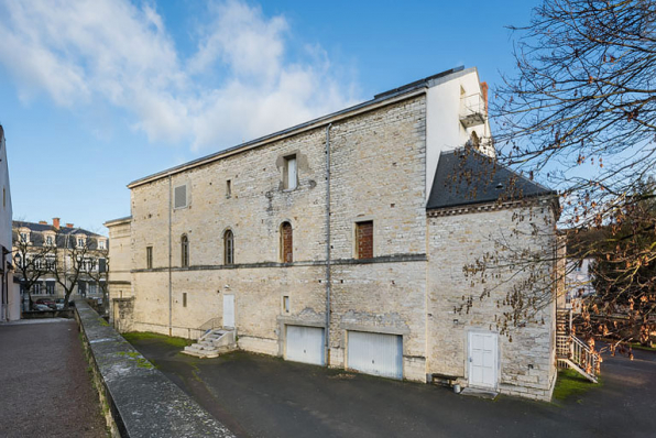 Façade latérale droite, de trois quarts droite. © Région Bourgogne-Franche-Comté, Inventaire du patrimoine