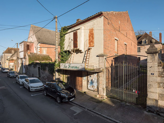 Vue d'ensemble, depuis le sud. La salle dite des Capucines est visible au second plan. © Région Bourgogne-Franche-Comté, Inventaire du patrimoine