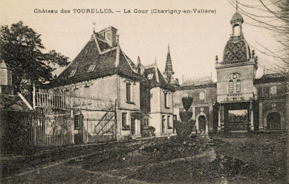 Château des Tourelles. - La Cour (Chevigny-en-Valière). S.d. [1re moitié 20e siècle]. © Région Bourgogne-Franche-Comté, Inventaire du patrimoine