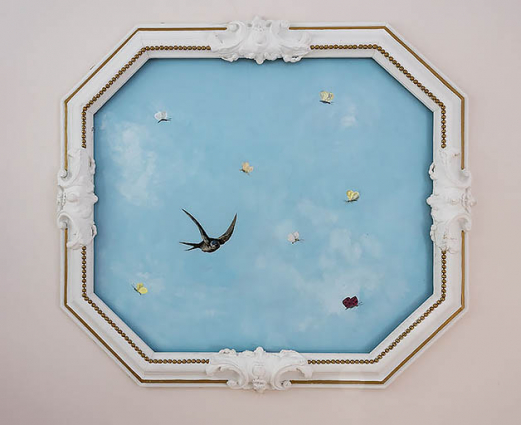 Demeure (chambre à l'étage) : peinture au plafond (hirondelle et papillons). © Région Bourgogne-Franche-Comté, Inventaire du patrimoine