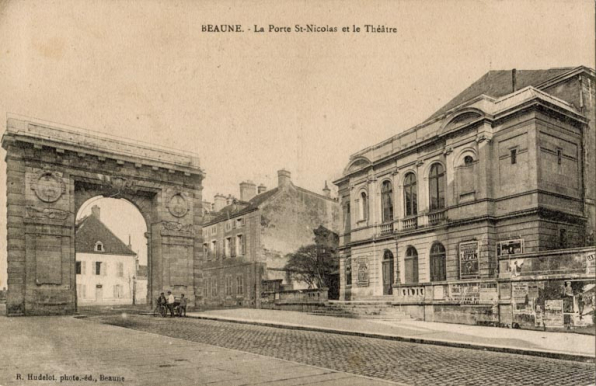 Beaune. - La Porte St-Nicolas et le Théâtre. S.d. [1er quart 20e siècle, avant 1912]. © Région Bourgogne-Franche-Comté, Inventaire du patrimoine