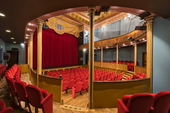 Salle, vue de l'entrée à gauche. © Région Bourgogne-Franche-Comté, Inventaire du patrimoine