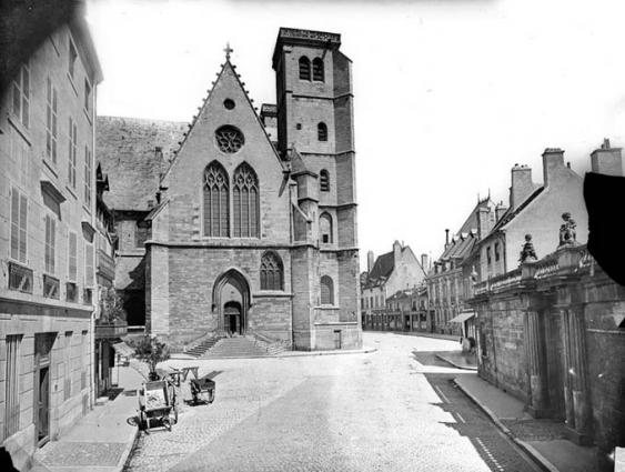 Façade nord : partie ouest [façade sud, vue depuis la rue Monge]. 1905. © Région Bourgogne-Franche-Comté, Inventaire du patrimoine