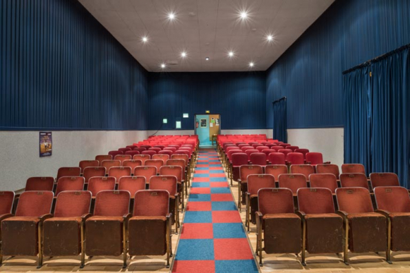 Salle : vue depuis l'écran. © Région Bourgogne-Franche-Comté, Inventaire du patrimoine