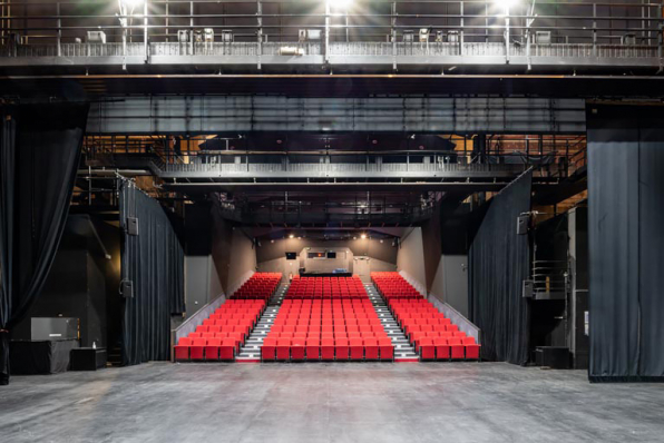 Théâtre : la salle vue depuis la scène. © Région Bourgogne-Franche-Comté, Inventaire du patrimoine