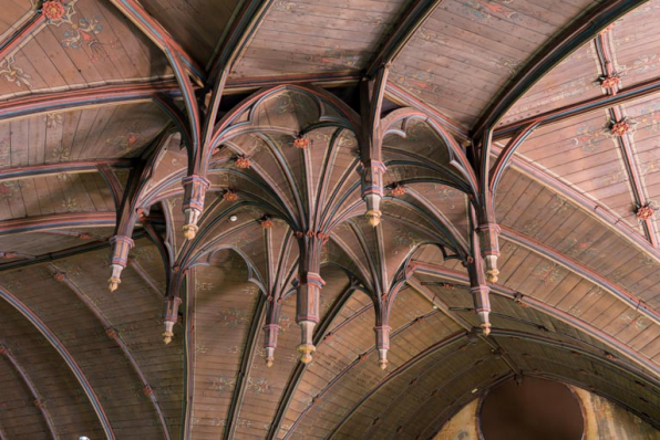 Croisée du transept, charpente lambrissée : décor de clés pendantes. © Région Bourgogne-Franche-Comté, Inventaire du patrimoine