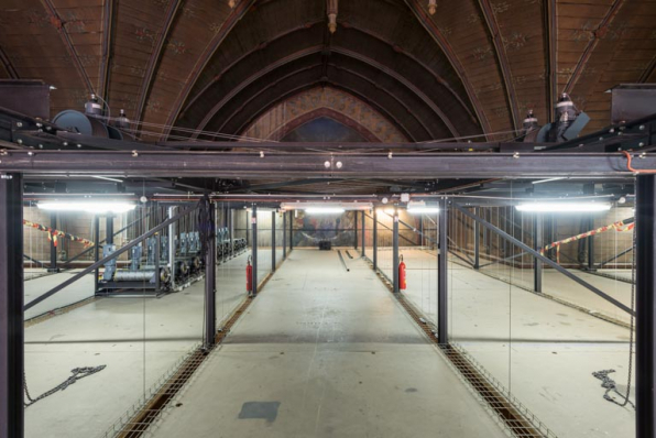 Croisée du transept : cintres du théâtre. Vue prise en direction du chevet oriental. Le décor peint est partiellement visible. © Région Bourgogne-Franche-Comté, Inventaire du patrimoine