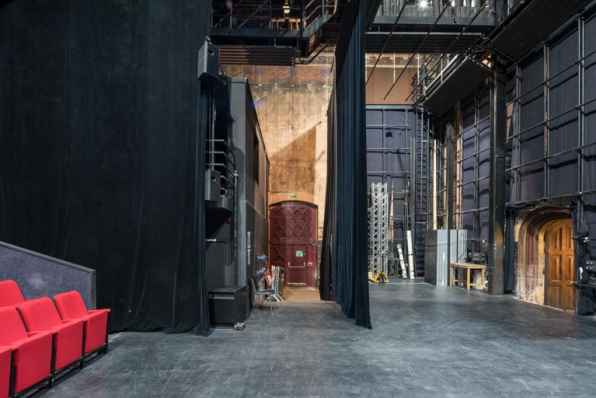 Théâtre : coulisse côté jardin (bras nord du transept). © Région Bourgogne-Franche-Comté, Inventaire du patrimoine