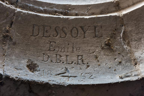 Comble, graffiti : Dessoye Emile D.B.L.R. 1862. © Région Bourgogne-Franche-Comté, Inventaire du patrimoine