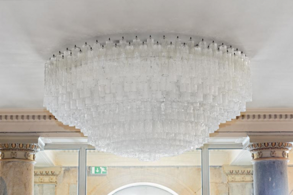 Lustre du vestibule. © Région Bourgogne-Franche-Comté, Inventaire du patrimoine