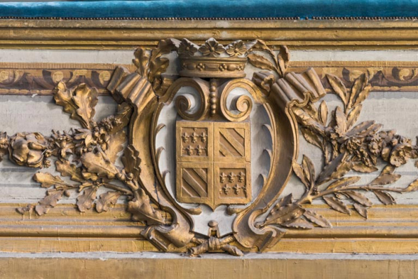 Armoiries de Bourgogne sur le garde-corps de la loge d'avant-scène côté jardin, au 1er balcon. © Région Bourgogne-Franche-Comté, Inventaire du patrimoine