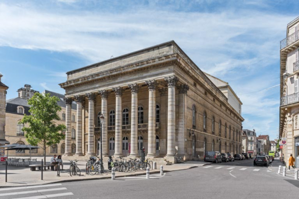 Façade antérieure, de trois quarts droite. © Région Bourgogne-Franche-Comté, Inventaire du patrimoine