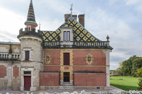 Bustes sur l'élévation nord de la maison. © Région Bourgogne-Franche-Comté, Inventaire du patrimoine
