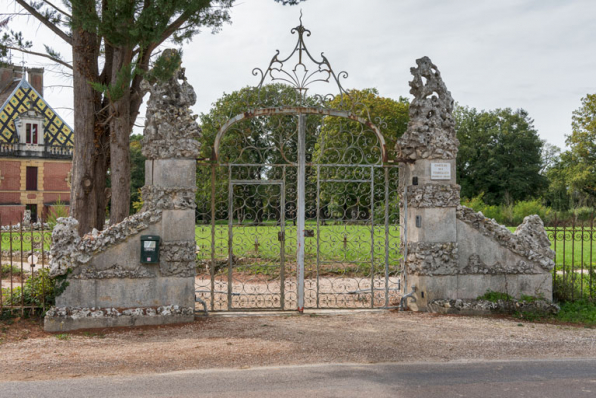 Grille de l'entrée (ancienne grille du château de Palleau). © Région Bourgogne-Franche-Comté, Inventaire du patrimoine