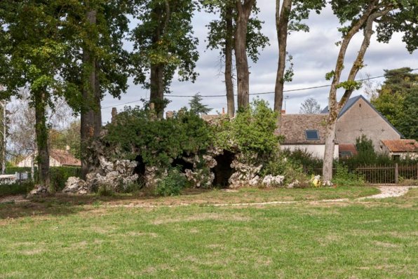 Grotte en rocaille, dans l'angle nord. © Région Bourgogne-Franche-Comté, Inventaire du patrimoine