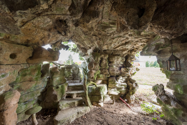 Grotte : intérieur depuis le fond. © Région Bourgogne-Franche-Comté, Inventaire du patrimoine