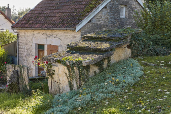 Vue d'ensemble depuis l'ouest.  © Région Bourgogne-Franche-Comté, Inventaire du patrimoine