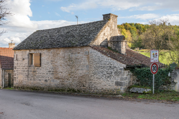 Vue d'ensemble depuis le nord.  © Région Bourgogne-Franche-Comté, Inventaire du patrimoine