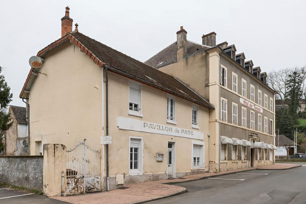 Vue d'ensemble (avec l'Hôtel des Thermes à droite). © Région Bourgogne-Franche-Comté, Inventaire du patrimoine