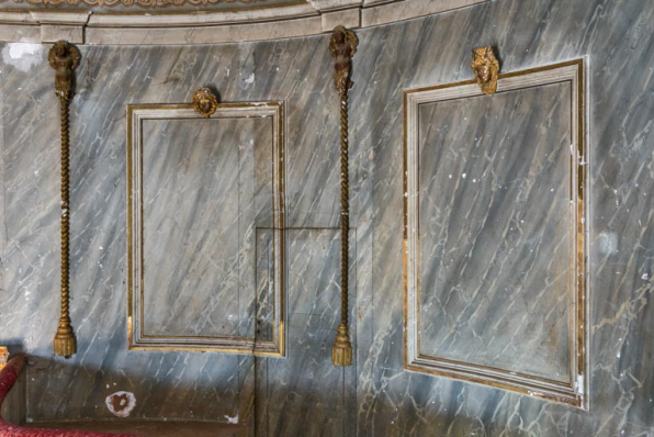 Théâtre, balcon : décor peint et porte dérobée. © Région Bourgogne-Franche-Comté, Inventaire du patrimoine