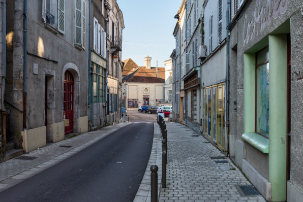 La rue de l'Hôtel de Ville et le cinéma. © Région Bourgogne-Franche-Comté, Inventaire du patrimoine