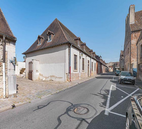 Le hangar depuis la rue des Halles. © Région Bourgogne-Franche-Comté, Inventaire du patrimoine Le hangar depuis la rue des Halles. © Région Bourgogne-Franche-Comté, Inventaire du patrimoine