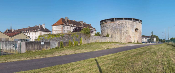 La tour et une partie de l'ancien bastion. © Région Bourgogne-Franche-Comté, Inventaire du patrimoine