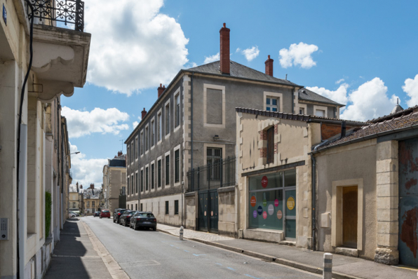Façade sur la rue Jean Desveaux, vue depuis le nord. © Région Bourgogne-Franche-Comté, Inventaire du patrimoine