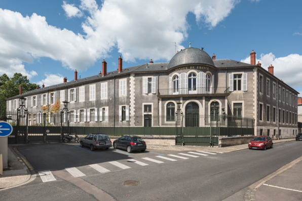 Façade sur la rue Jean Desveaux, vue depuis le sud. © Région Bourgogne-Franche-Comté, Inventaire du patrimoine