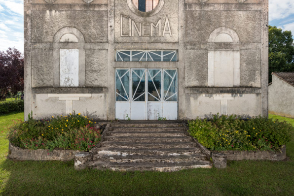 Façade antérieure : entrée et perron. © Région Bourgogne-Franche-Comté, Inventaire du patrimoine Façade antérieure : entrée et perron. © Région Bourgogne-Franche-Comté, Inventaire du patrimoine