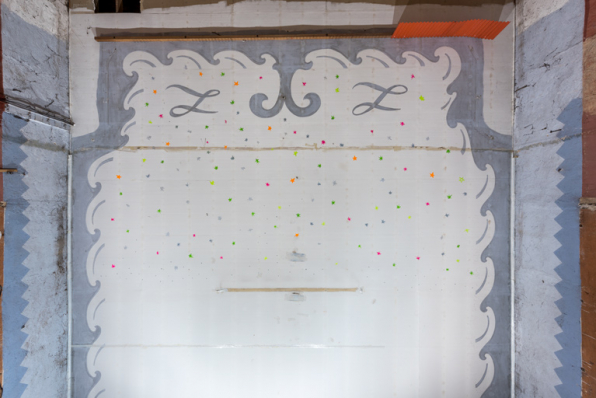 Salle : décor du plafond (côté écran). © Région Bourgogne-Franche-Comté, Inventaire du patrimoine Salle : décor du plafond (côté écran). © Région Bourgogne-Franche-Comté, Inventaire du patrimoine