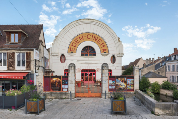 Cinéma : façade antérieure. © Région Bourgogne-Franche-Comté, Inventaire du patrimoine Cinéma : façade antérieure. © Région Bourgogne-Franche-Comté, Inventaire du patrimoine